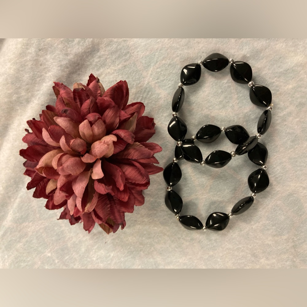 Set of two Belks stretchable vintage oval onyx-like stone bracelet.